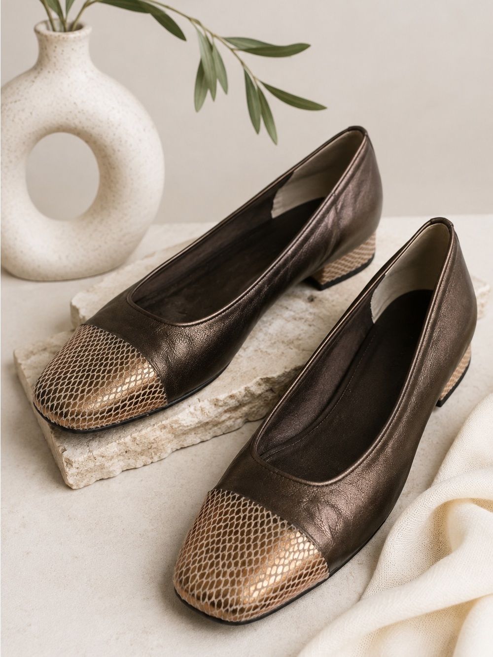 VANELi Womens Fc-313 Snake Ballet Flats Casual size 8.5M